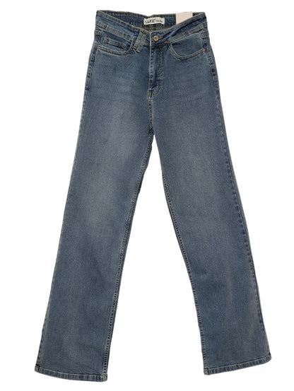 Women’s straight fit jean