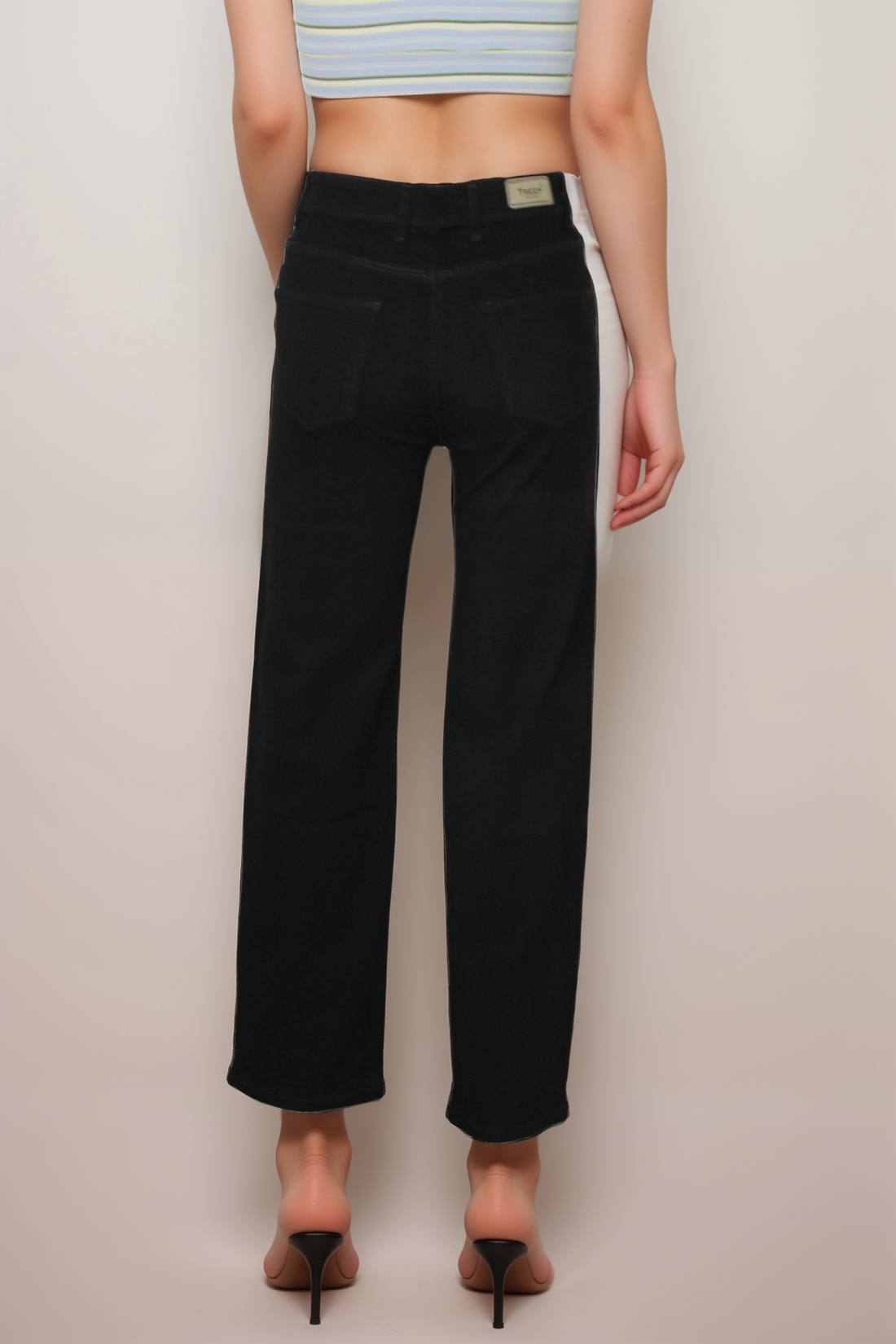 Women’s straight-fit jeans
