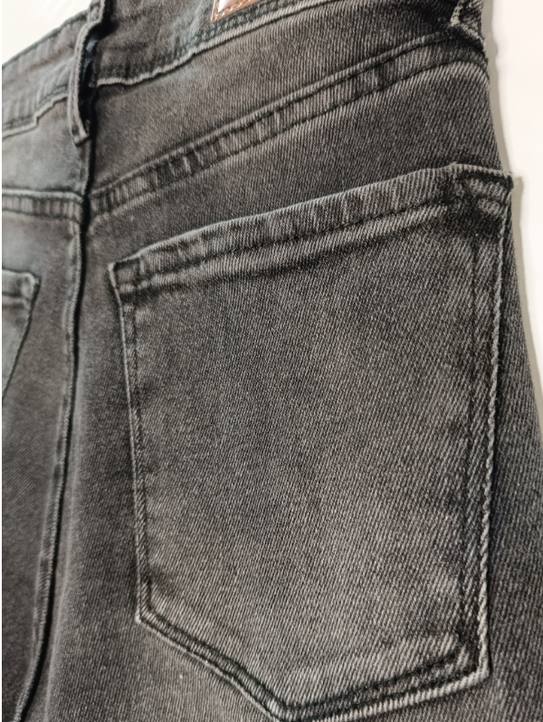 Women straight fit jean