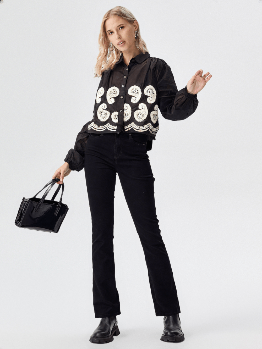 Women's button-up shirt with an elegant bohemian touch Shirt