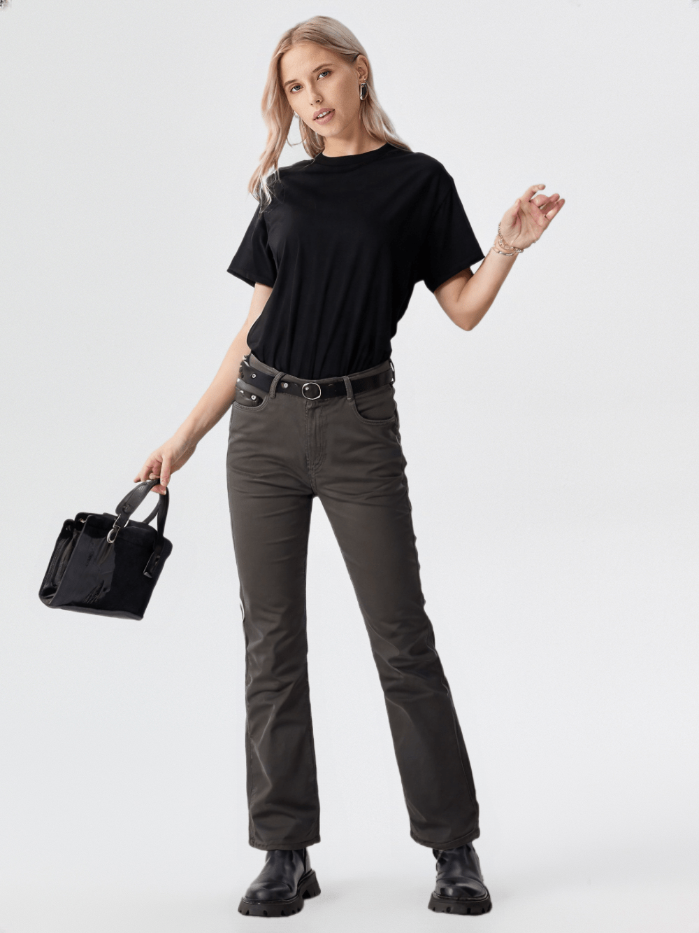 Women's Black Straight-fit Jeans